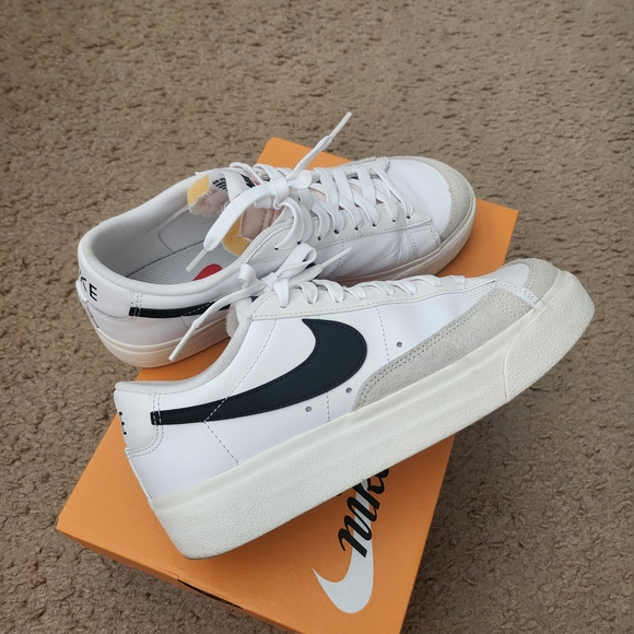 Nike WOMENS's Blazer Low Platform White and Black Sneakers Size 9 - Picture 7 of 11